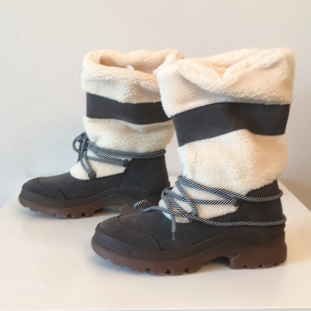 New WB Woman’s Journee Collection Cozy Two-Tone Winter Boots
